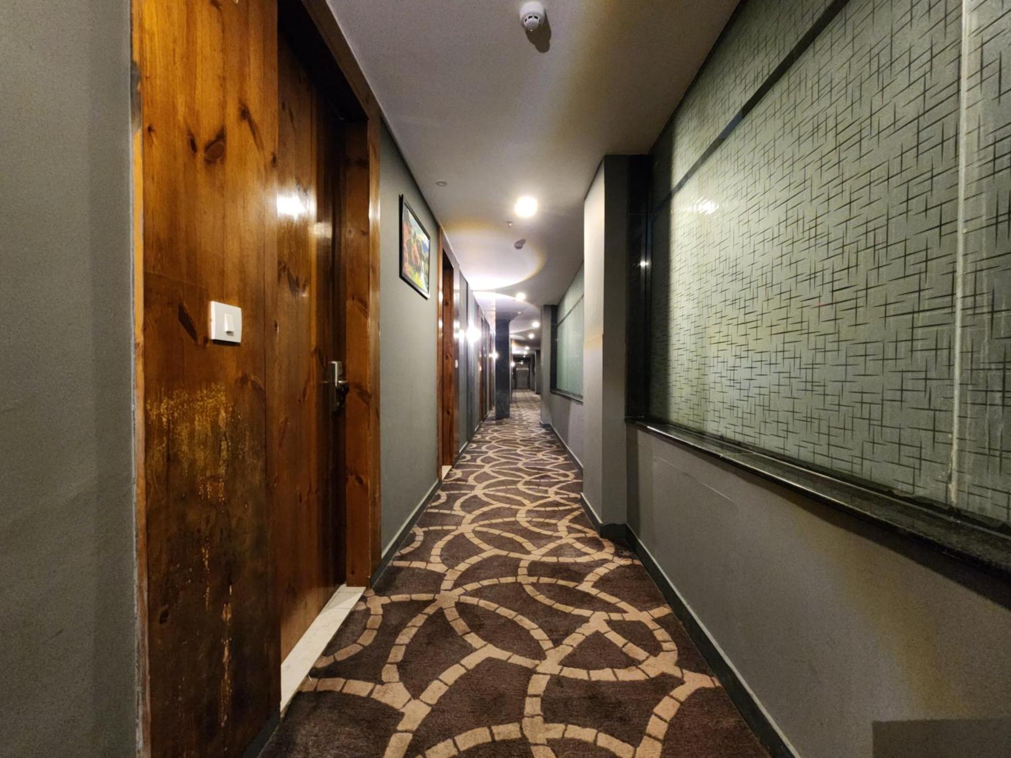 Golden Fern Resort Shimla Extérieur photo